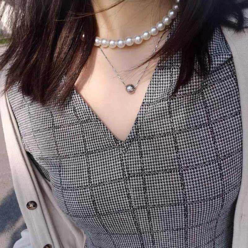 Chuỗi Dây Xích Đeo Túi Xách Bằng Kim Loại Phối Hạt Ngọc Trai Màu Vàng Kim Sang Trọng