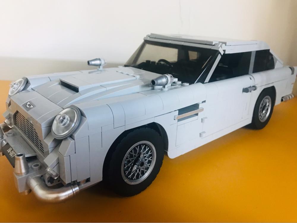 Đồ chơi Lắp ráp Mô hình siêu xe  Aston Martin DB5 trong phim James Bond 007 1450pcs