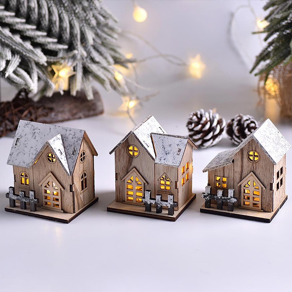 3 Ngôi Nhà Gỗ Có Đèn Trang Trí Giáng Sinh