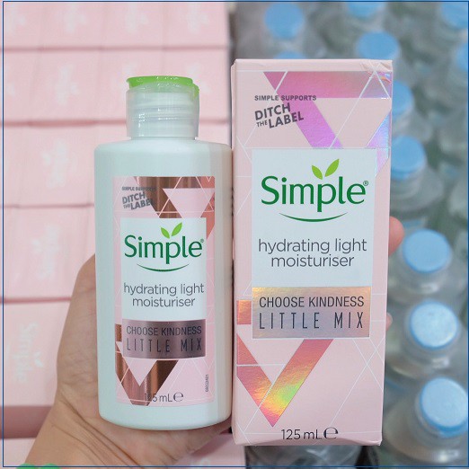 Kem Dưỡng Ẩm Cho Da Dầu Simple Kind To Skin Hydrating Light Moisturiser 125ml [Mẫu mới]