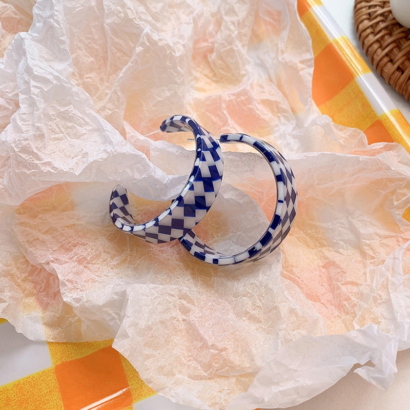 Khuyên Tai Nữ Trang Tạo Hình Độc Đáo