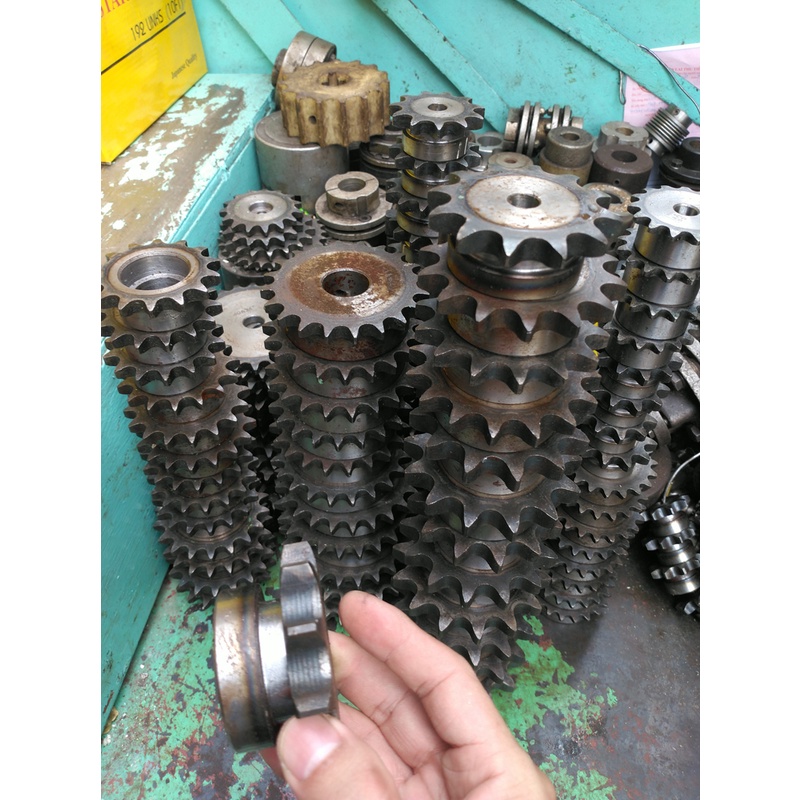 Nhông sên xích xe máy, đặt theo số răng, Loại có gù, mới chưa khoan lổ trục