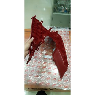 Sàn để chân Luvias đỏ Yamaha