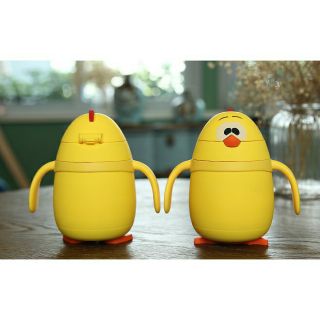 Bình nước cho bé tập uống