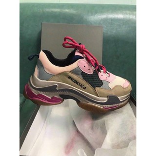 Giày thể thao đế cao pha hồng