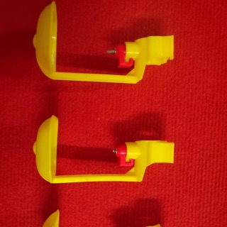 Máng uống tự động cho chim cho gà