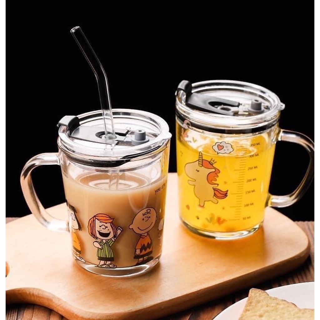 Cốc thủy tinh chia vạch 400 ml có tay cầm và nắp đậy tiện dụng ( GIAO HÌNH NGẪU NHIÊN )