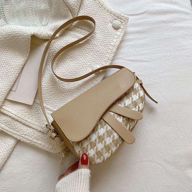 Túi đeo chéo thời trang dành cho nữ 2021