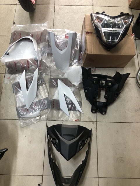 Ốp đầu nhựa nhám Chóa đèn Sonic 150R chính hãng HONDA Indonesia