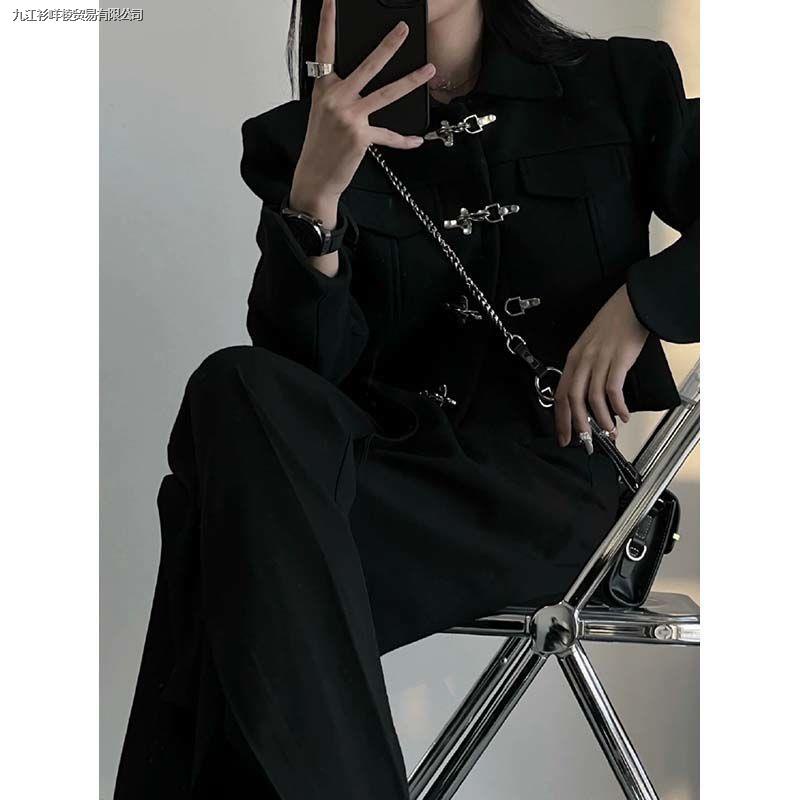 Áo khoác dáng ngắn phong cách phương Tây thời trang dành cho nữ | BigBuy360 - bigbuy360.vn