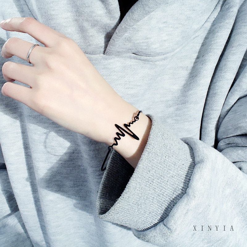 Vòng đeo tay hình tia chớp thiết kế đơn giản