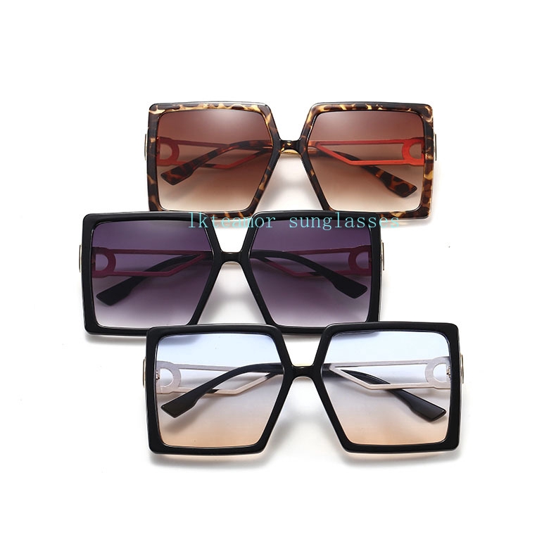 Kính râm hình vuông bản to gọng kim loại đen phong cách retro dành cho nữ