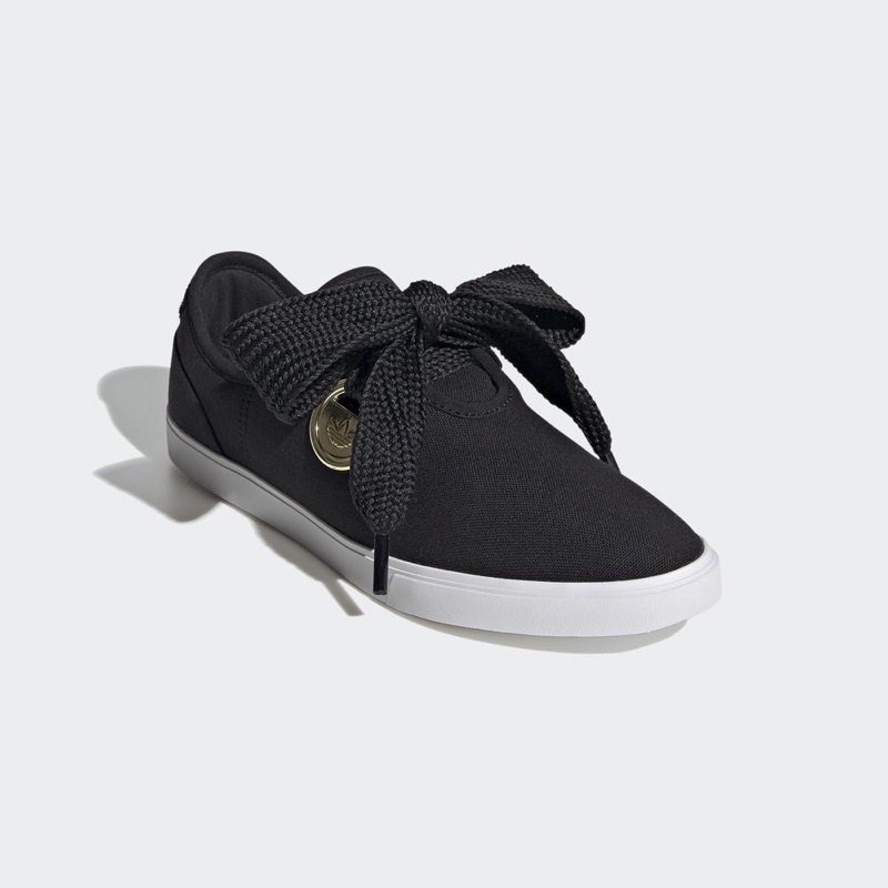Giày Adidas đen size 36,5 newtag chính hãng