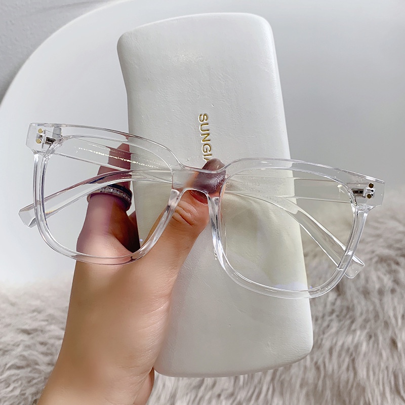 Kính mắt chống ánh sáng xanh sử dụng tiện lợi khi ngồi máy tính lâu thời trang