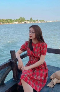 Váy thô kẻ đỏ