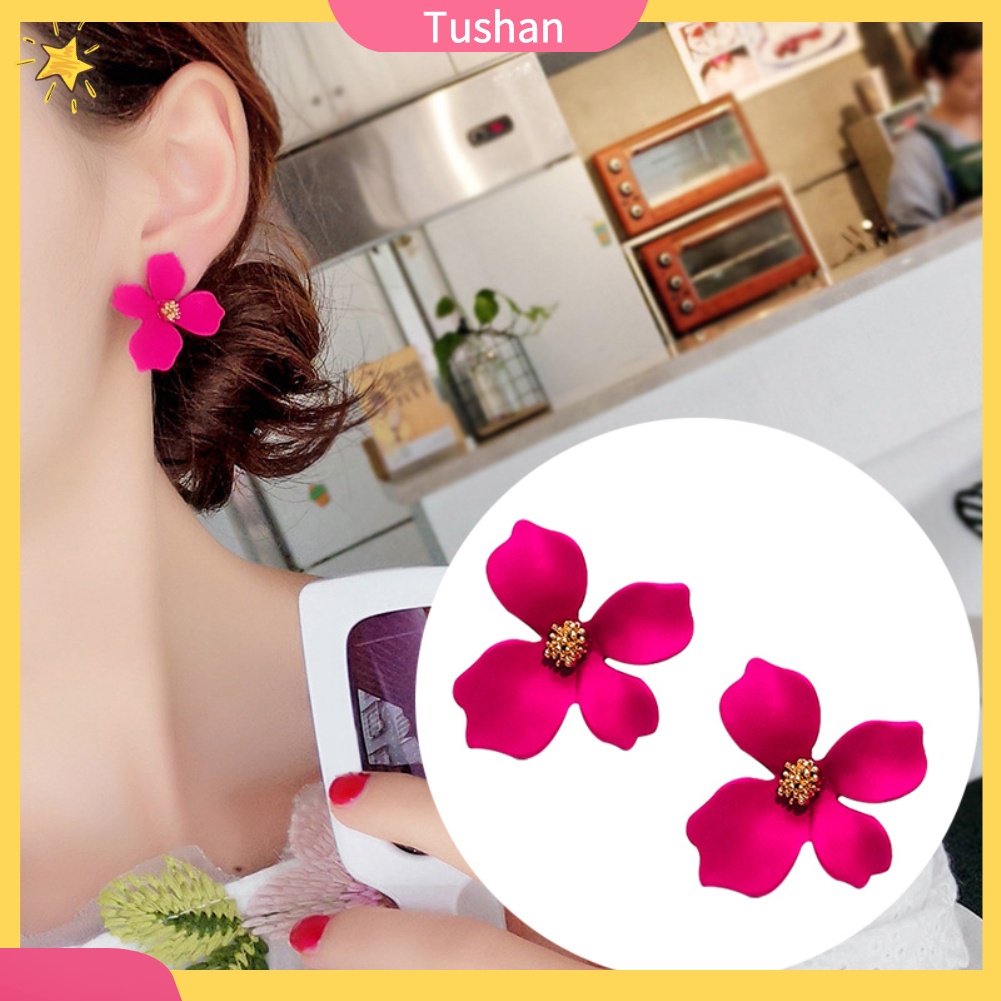Khuyên tai hình hoa thời trang và độc đáo cho nữ