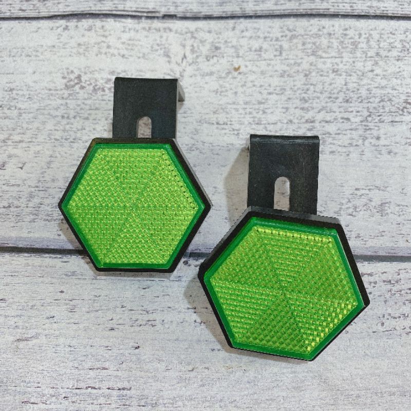 Mắt mèo phản quang hình lục giác kèm pát sau bảng số màu sắc đa dạng