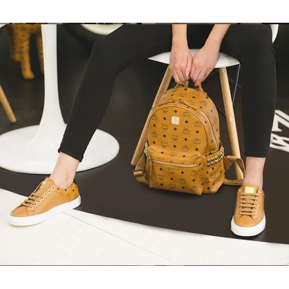 Mcmunisex Ba Lô Da Họa Tiết Ngôi Sao Đinh Tán Trung Bình