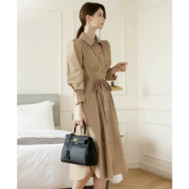 X2 Đầm dáng dài màu kem kiểu sơ mi tay dài váy công sở dây thắt lưng chiết eo tôn dáng
