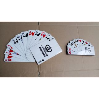 Ảo thuật bộ bài xòe to hoá thành bộ bài xòe nhỏ trong tích tắc