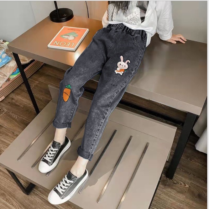 Quần bò bé gái Quần jean bé gái in hình thỏ và củ cà rốt