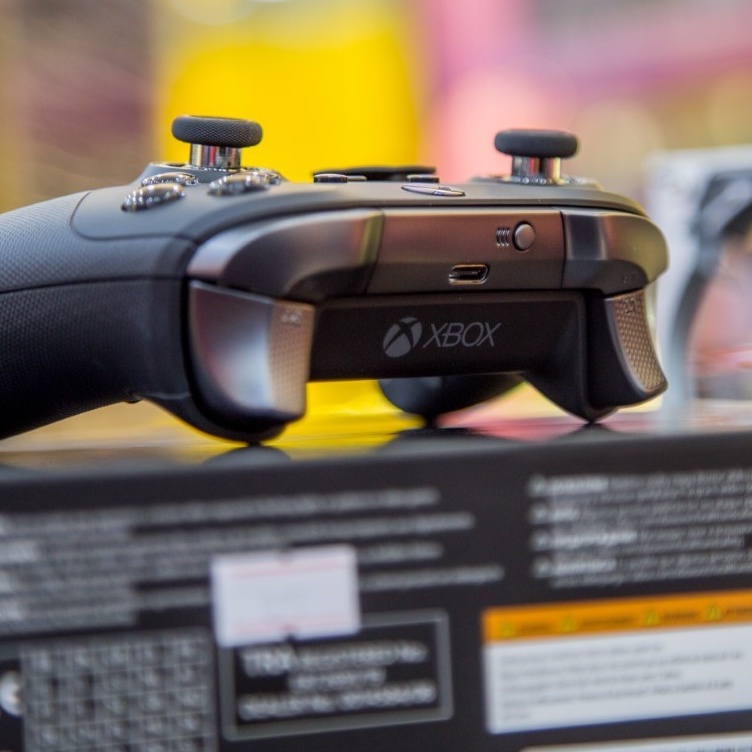 Đồ chơi máy chơi game cầm tay online gaming chơi game giá rẻ điện tử cao cấp hiện đại loại không dây Microsoft Xbox One.