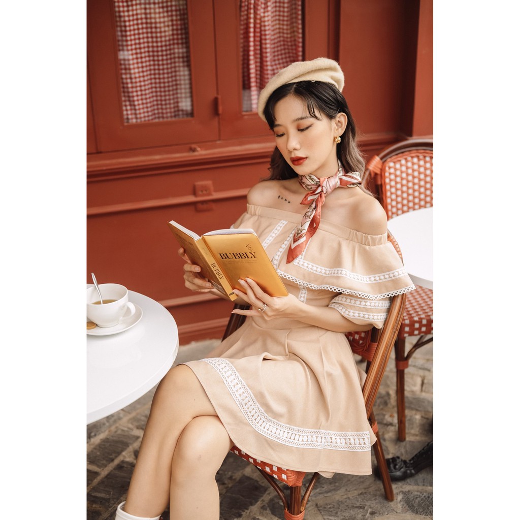 [Mã SKAMSALEP6 giảm 10% tối đa 100K đơn 150K] SÒ VINTAGE - TELLY Đầm tay phồng bẹt vai hai tầng phối ren | BigBuy360 - bigbuy360.vn