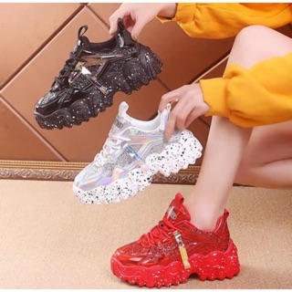 Giày mẫu mới cá tính