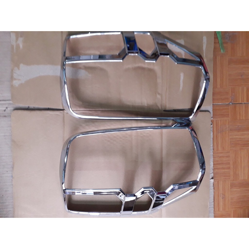 Ốp viền đèn hậu mạ crom xe Mitsubishi Triton form 2019 đến 2021,2022,2023