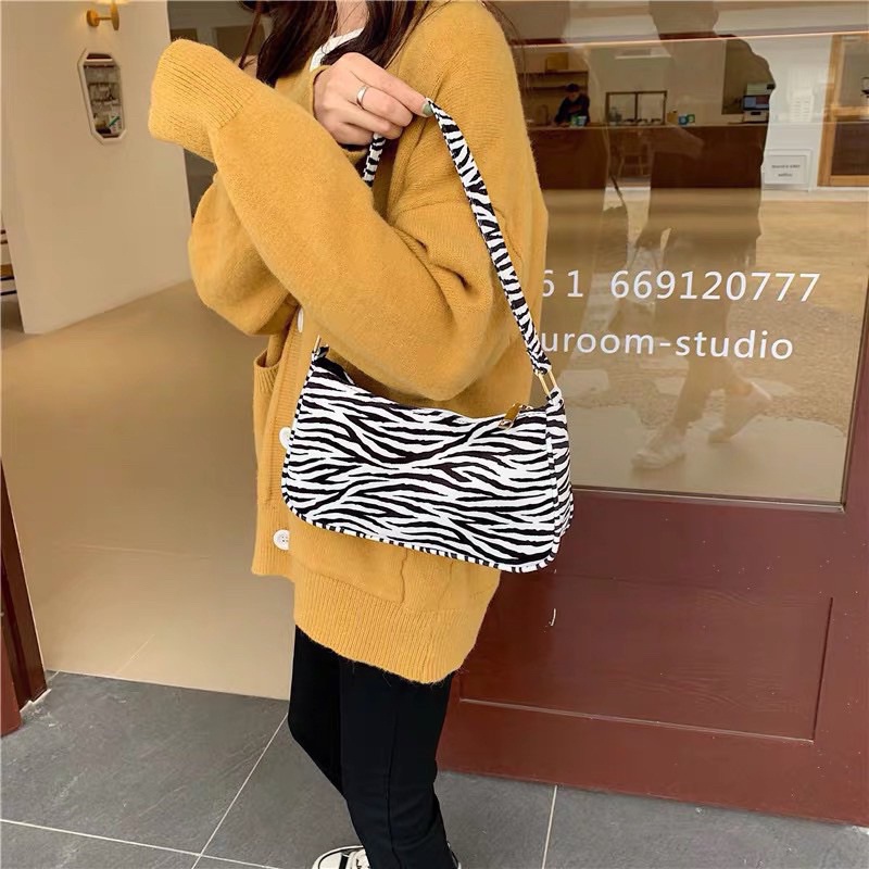 Túi kẹp nách ngựa vằn hot trend Zebra Trendy