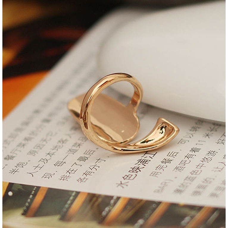Nhẫn nữ đeo móng tay thiết kế siêu lạ mắt