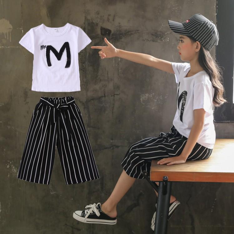 Set áo thun ngắn tay cổ tròn + quần short đính kim sa cho bé gái