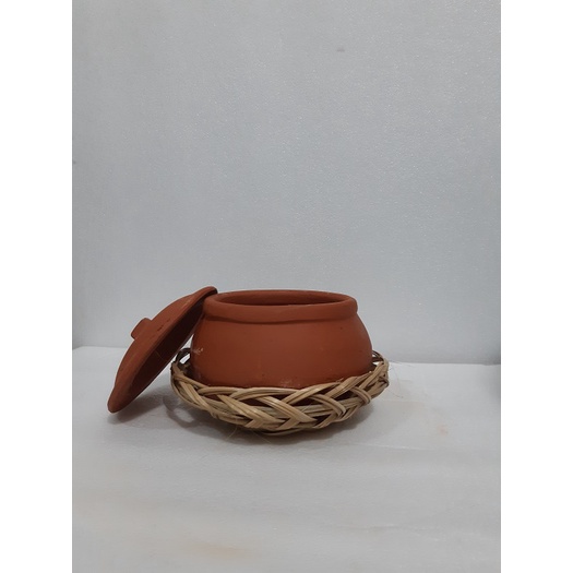 Niêu cơm nhỏ đất nung bụng 12 cm và rế tre