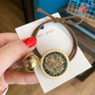 Cột tóc đính đá sang chảnh hình tròn trái tim