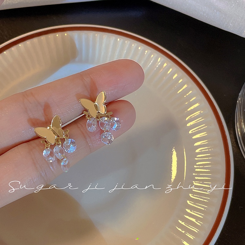 Bông Tai Dáng Dài Hình Bướm Đính Pha Lê Tua Rua Thiết Kế Độc Đáo