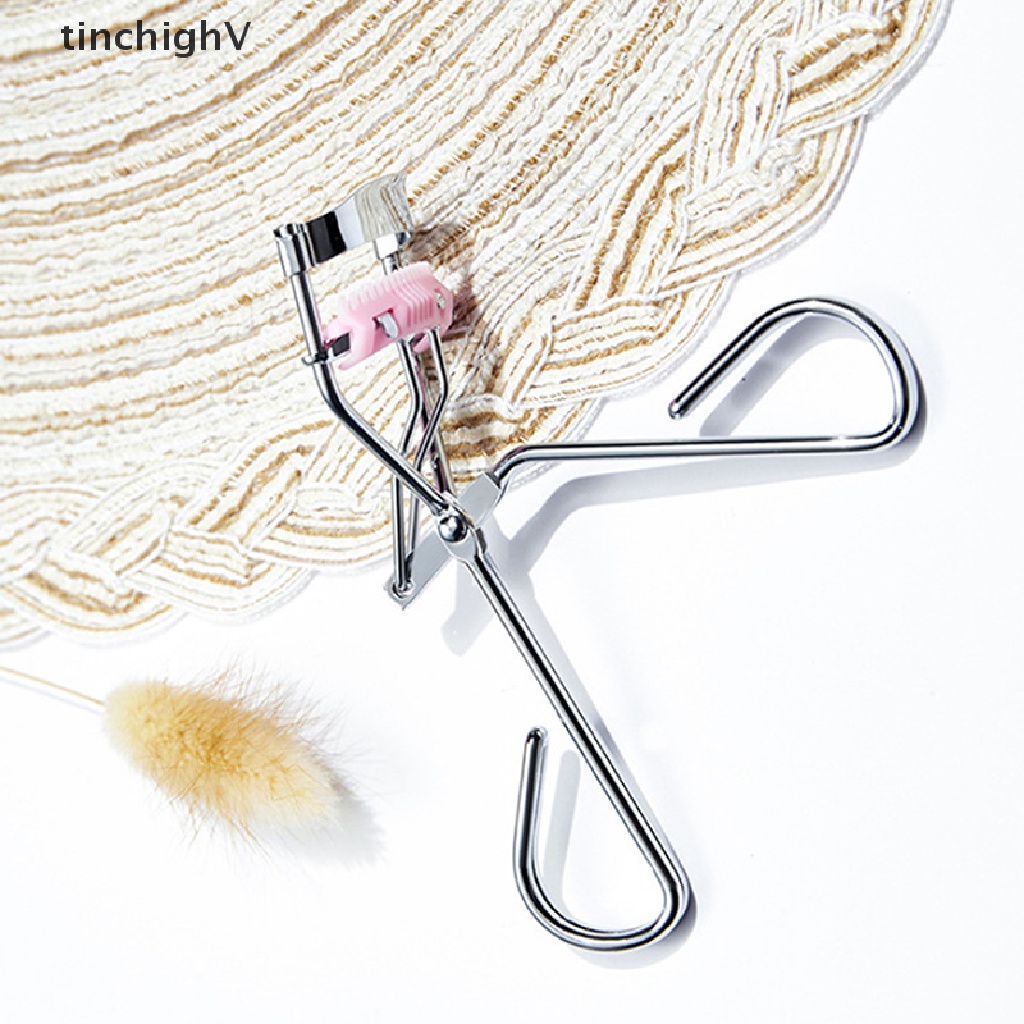 1 Dụng Cụ Bấm Cong Mi Tích Hợp Lược Tiện Dụng