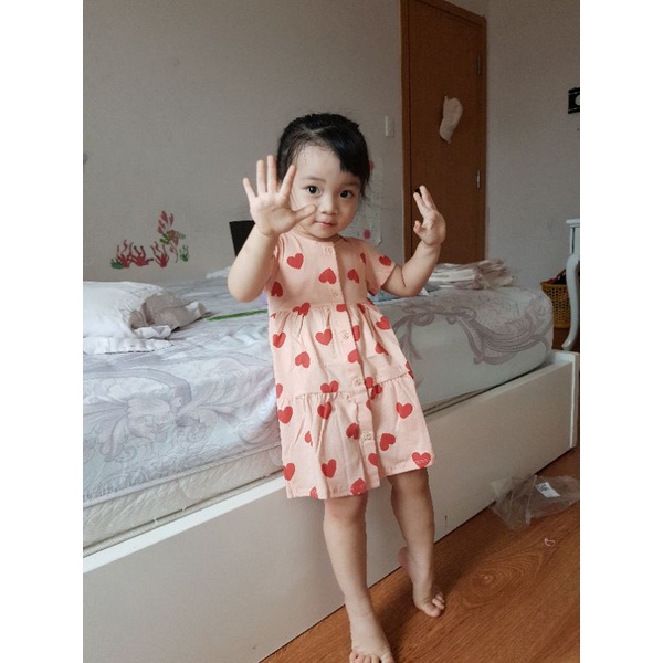 Váy dáng xòe cúc giữa HM auth