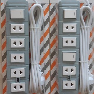 Ổ CẮM ĐIỆN PIPO PP028 LOẠI XỊN (1 công tắc, 5 lỗ)