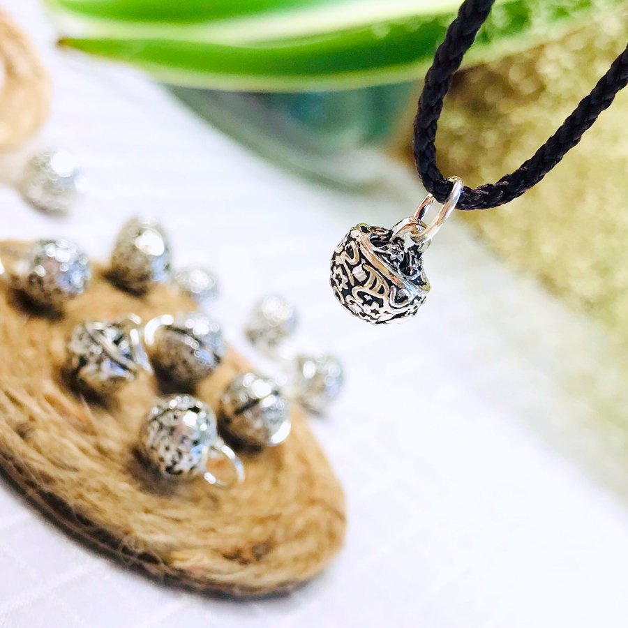 Charm bạc quả chuông si đen