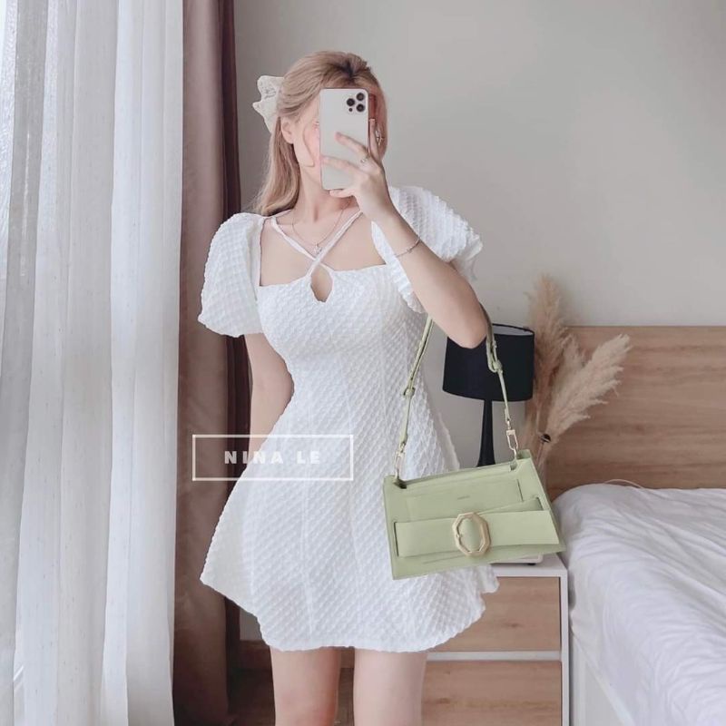 ĐẦM XỐP CỔ YẾM TIỂU THƯ CÓ MÚT Y HÌNH