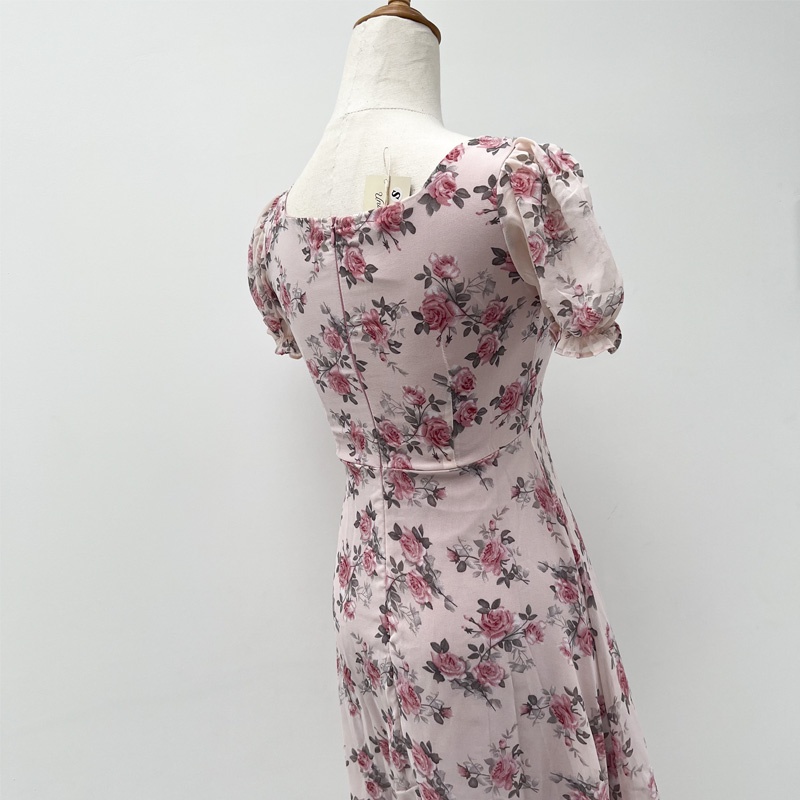 Đầm hoa hồng nhún ngực tay phồng xẻ tà