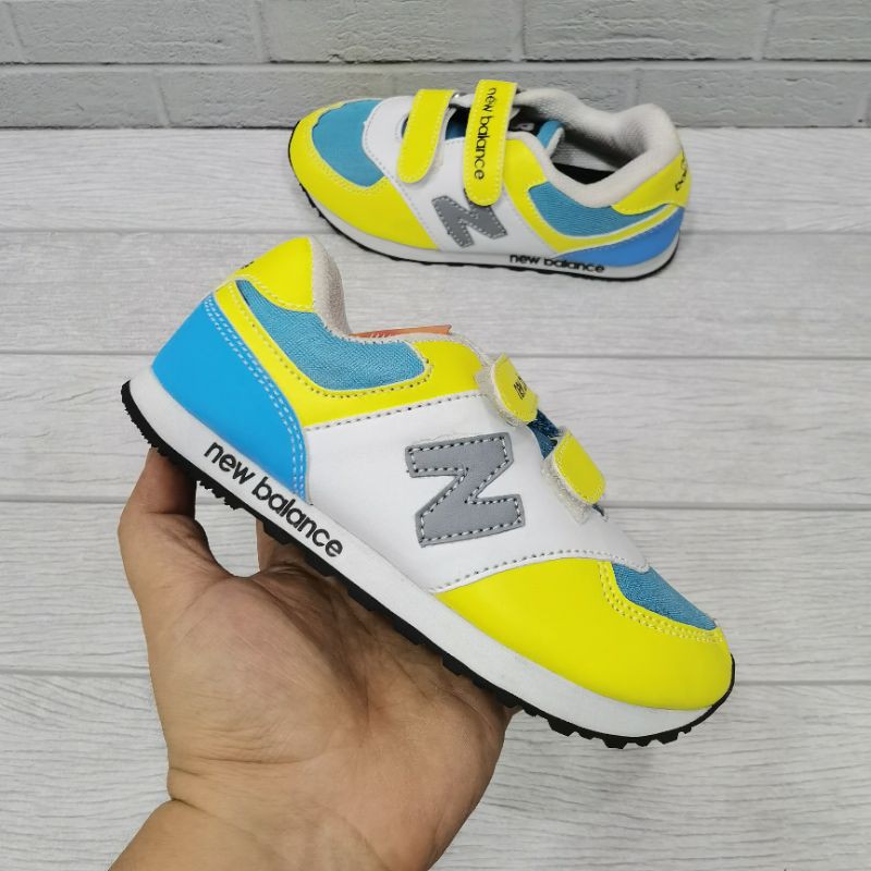 Giày Thể Thao New Balance Màu Vàng / Xanh / Trắng Có Khóa Dán Size 21-35 Cho Bé