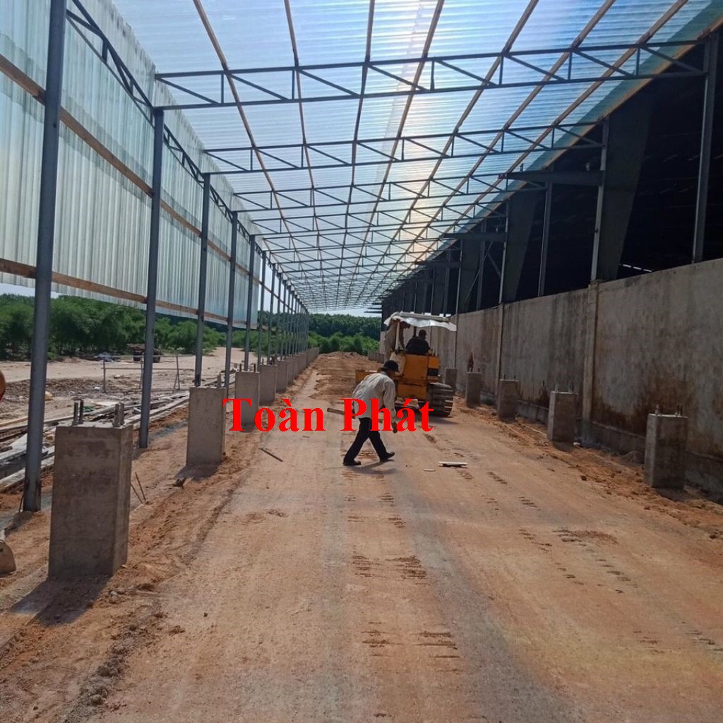 ( Khổ rộng 1.07m x dài 2m x dày 4zem) Tôn nhựa lấy sáng màu Trắng/ Xanh