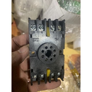 Đế cắm relay 8 chân tròn Omron 8PFA1