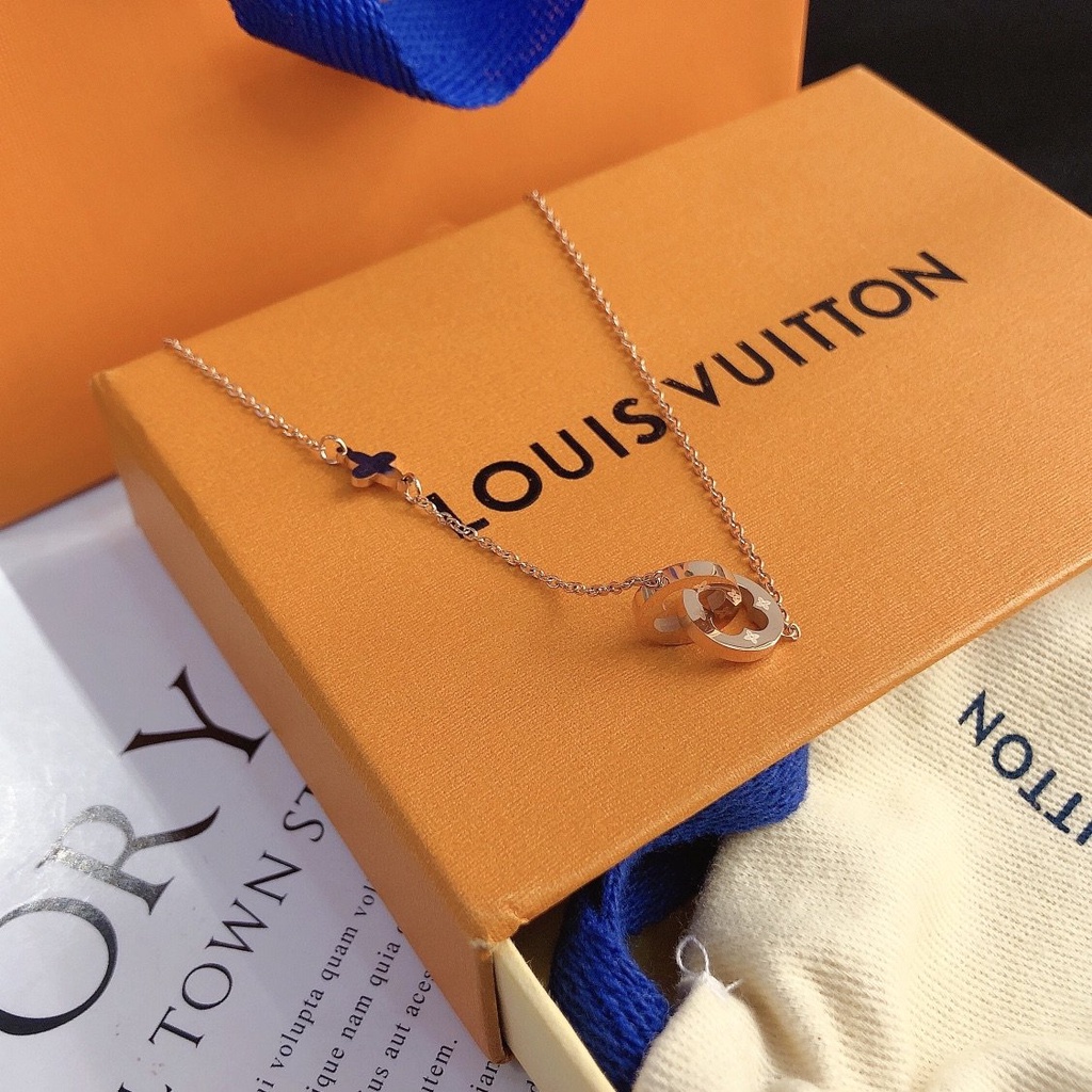 LOUIS VUITTON Vòng cổ Mặt Chữ LV Thời Trang Dành Cho Cặp Đôi