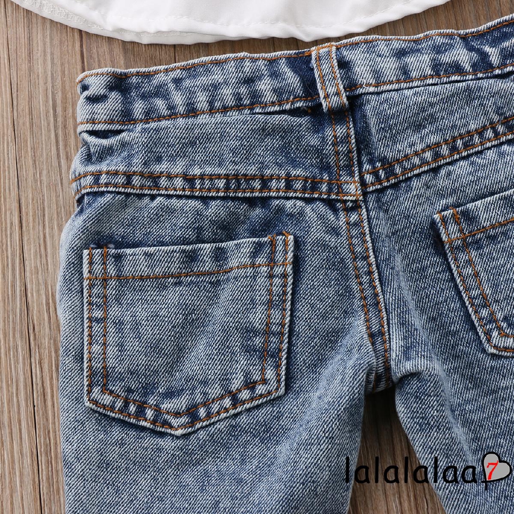 Bộ áo trễ vai + quần jeans đơn giản cho bé