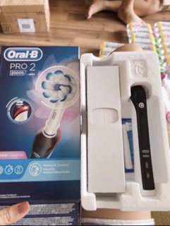 BÀN CHẢI ĐIỆN ORAL-B PRO 2 2000