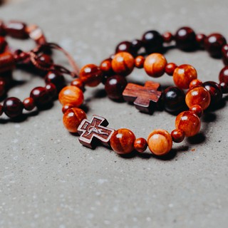 Chuỗi Mân Côi Gỗ Huyết Long giá sỉ