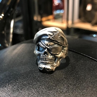 Nhẫn hình đầu lâu hợp thời trang cho nam