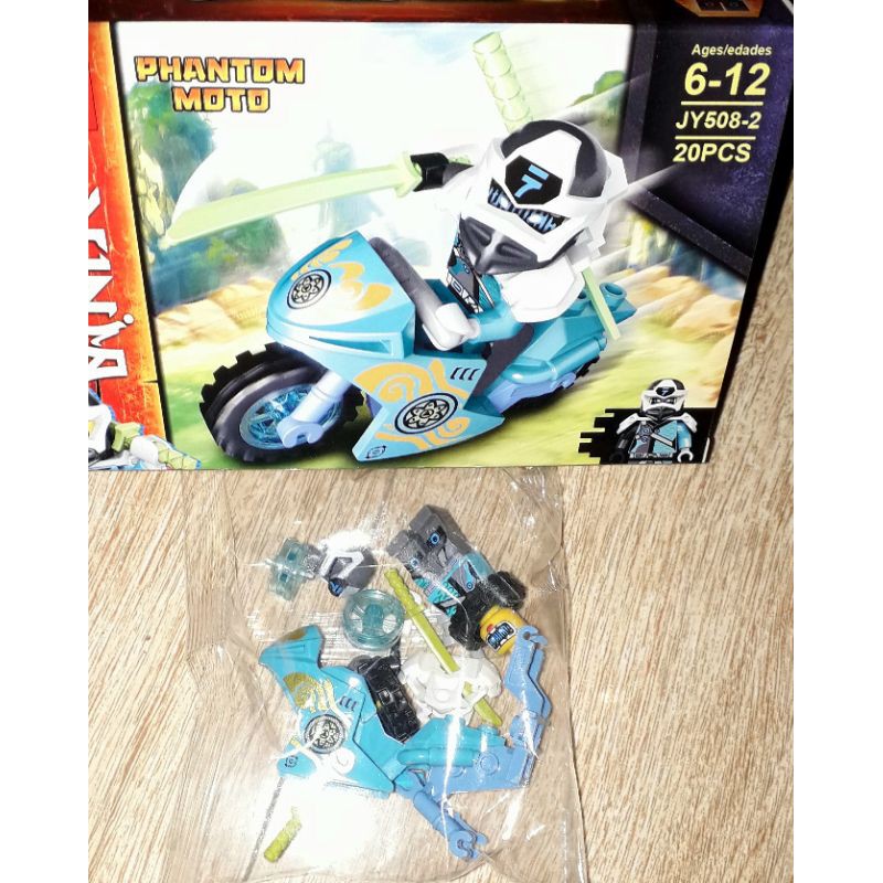 Lắp ráp 1 hộp LegoNinja PhanTom Moto 508 có nhiều chi tiết bằng nhựa